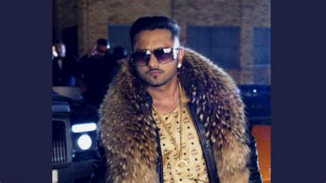 Twitter Explodes Yo Yo Honey Singh Is Back To Make You Groove In The Party Season
