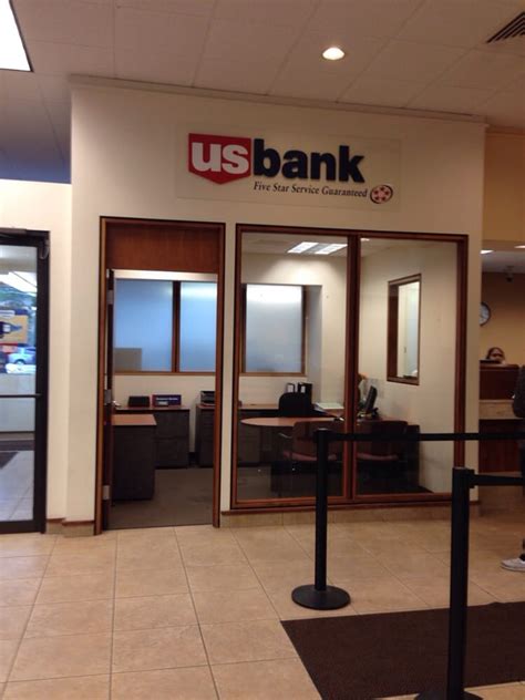 Us Bank 13 Photos And 19 Reviews Banks And Credit Unions 5340 N