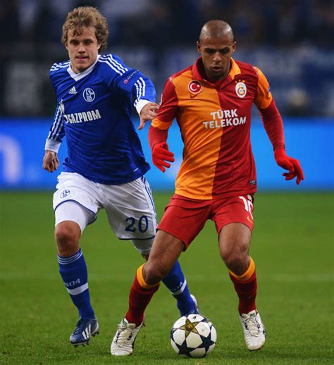 Raul ist bereits der einzige. Felipe Melo, Teemu Pukki - FC Schalke 04 v Galatasaray AS ...