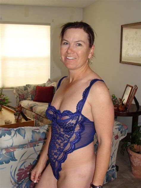 Mature Shy Wife Poses For Hubby 47 Pics Xhamster