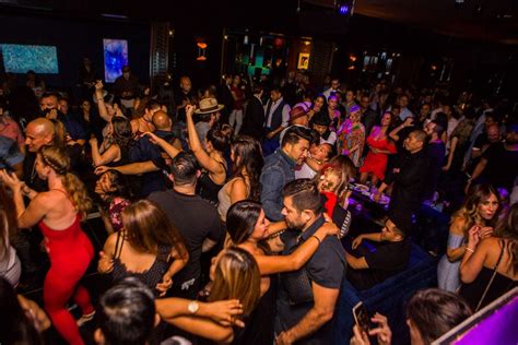 Whether you want to experience a los angeles classic, enjoy an incredible view while you sip your drink, or check out a trendy new spot, you can often do so without leaving your accommodations. Los Angeles Nightlife: Night Club Reviews by 10Best