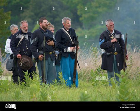 Army Soldiers Praying Hi Res Stock Photography And Images Alamy