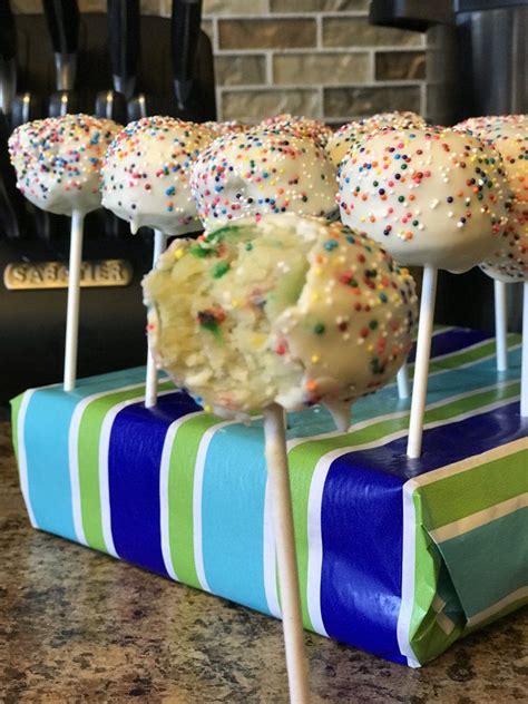Then use cake pop sticks and dip each stick into desired topping and place about 15mm into a cake ball and then place in the fridge for about 2 hours to set. Can't stop BIRTHDAY POPS! | Cake pops, Cake pop molds ...