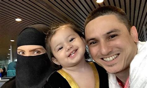 Perkahwinan anak jutawan bonda rozita tv terlajak laris. Fesyen Muslimah Rozita Che Wan Ketika Menunaikan Umrah ...