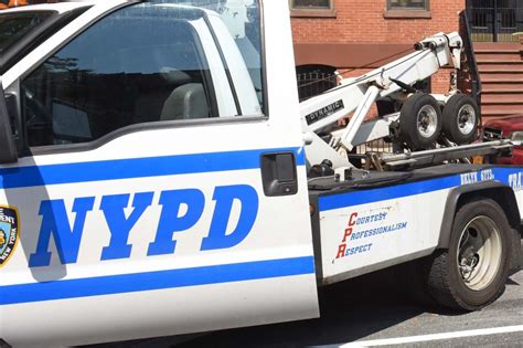 Brooklynites Gang Up On Nypd Traffic Agent Trying To Tow Car