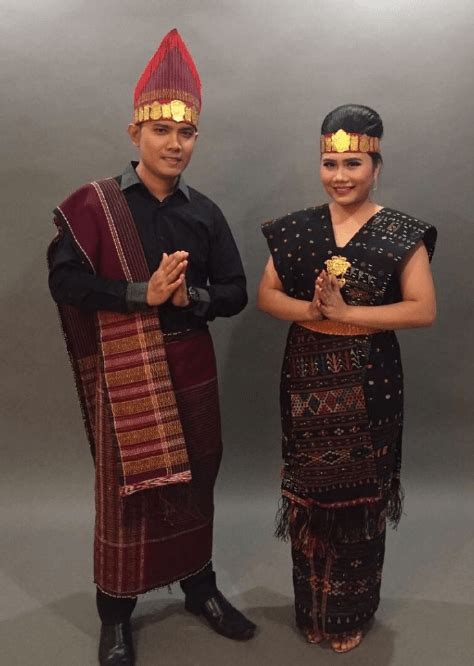 Pakaian Adat Khas Sumatera Utara Yang Perlu Dilestarikan Soloensis