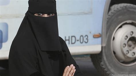 Saudi Arabia Introduces Sexual Harassment Ban Dw 05302018