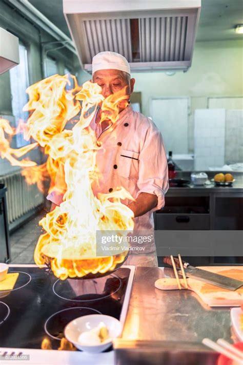 chef cooking in asian restaurant restaurant photography chinese restaurant chef