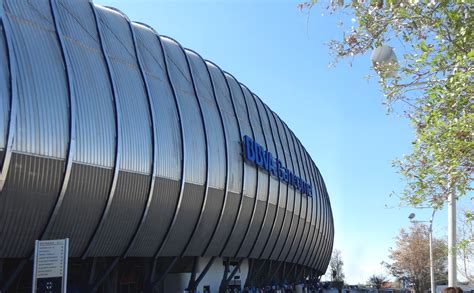 The stadium will have a dynamic shape, sloping lower towards the south. Rayados / BBVA Bancomer Stadium - Alvarado