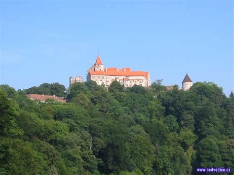 It was founded by the lords of medlov probably. Hrad Pernštejn - Městys Nedvědice