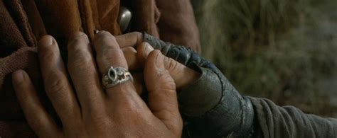 The Hands Of Aragorn Ring Of Barahir New Line Cinema Aragorn Ring