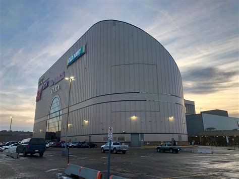 À l’ère de l’achat numérique, le West Edmonton Mall attire toujours