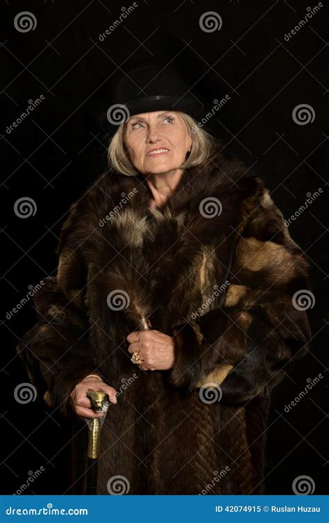mature woman in fur porn metro pic