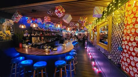 Torontos New Christmas Bar Has T Wrapped Tables And You Can Sip