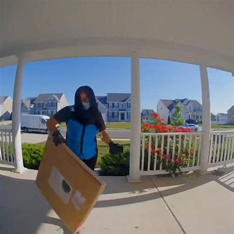 Amazon Delivery Woman Follows Hilarious Additional Instructions