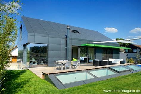We specialise in creating inspiring living spaces through the supply and installation of luxury aluminium doors, windows and bespoke roofing solutions which flawlessly integrate with any property style. Hausbau: Fassaden- und Dachbau aus Aluminium | Bauherren ...