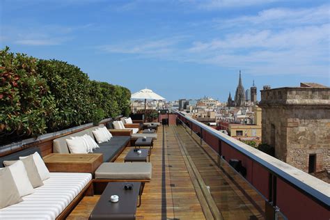 The Best Rooftop Bars In Barcelona For Cocktails With A View Bar En La Azotea Techos Jardin