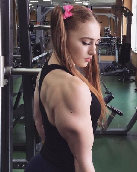 Julia Vins Ecco Muscle Barbie La Bodybuilder Pi Seguita Di Tutta La