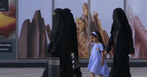 Saudi Arabia Finally Allows Women To Hold Passports And Travel Without Mans Approval Cbs News