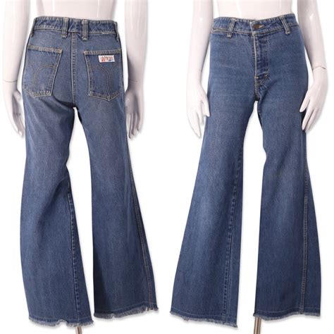 70s High Waisted Well Worn Bell Bottom Jeans 26 Vintage Denimes Flare