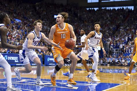 Tennessee Basketball Vols Late Collapses A Trend Without Lamonte Turner