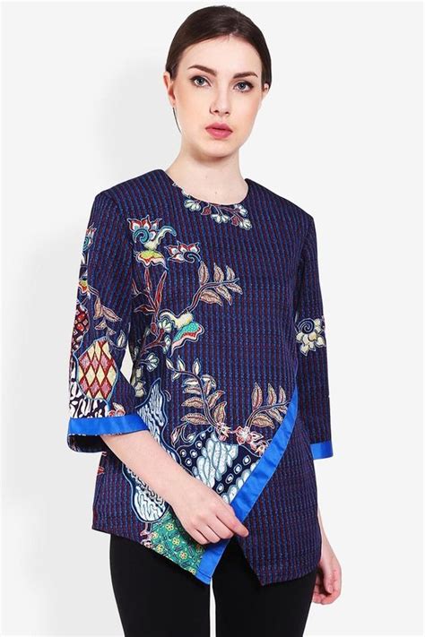 Macam macam model baju atasan batik terbaru yg banyak d minati wanita sekarang. 23+ Model Baju Batik Terbaru 2018 (Kombinasi, Atasan ...