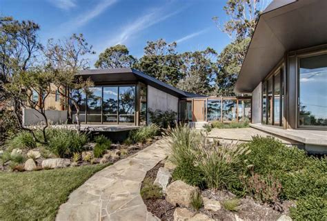 This Coastal Australian Home Is Completely In Sync With Nature