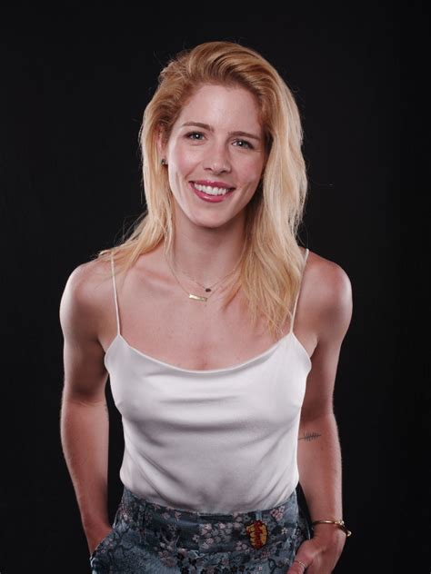 Emily Bett Rickards Portrait Pics Holder Collector Of Leaked Photos