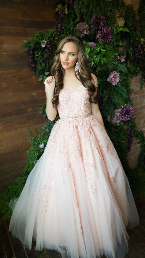 Sherri Hill Spring 2018 Collection Light Pink Blush Floral Appliqué Ballgown Ypsilon Dresses
