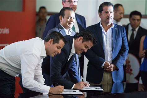 Gobernador De Jalisco Firma Convenio De Colaboración Con Infonavit