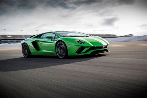 2018 Lamborghini Aventador S Coupe Review Trims Specs And Price Carbuzz