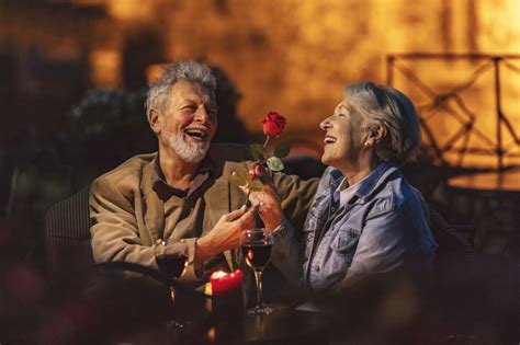 Dating apps are a great way to talk to new people and find someone interesting. The busiest day on dating apps is here - News Chant Australia