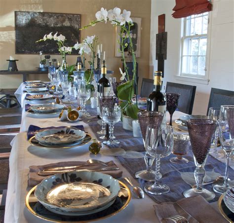 How To Set A Trendy Table This Holiday Season