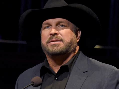 Troyal garth brooks (born february 7, 1962 in tulsa, oklahoma) is an american country music singer songwriter and charity director. Garth Brooks Recognizes Tornado Victims During Acceptance of Gershwin Prize for Popular Song ...