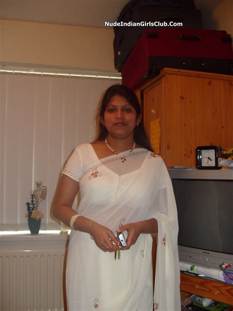 Housewife Photo Desi Masala Housewife Of Real Life In Saree And