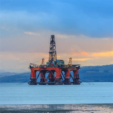Semi Submersible Oil Rig At Cromarty Firth Stock Image Image Of Chain