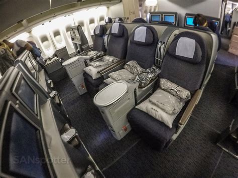 Birdstrike United Airlines 747400 Upper Deck Business Class San