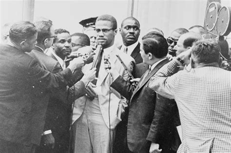 Malcolm x, was a very well read, reflective, passionate and visionary man who taught african american people, the value of self reliance, self respect and to me malcolm x is one of the very few people the world has ever seen. A Telephone Conversation with Malcolm X en 2020 (con imágenes)