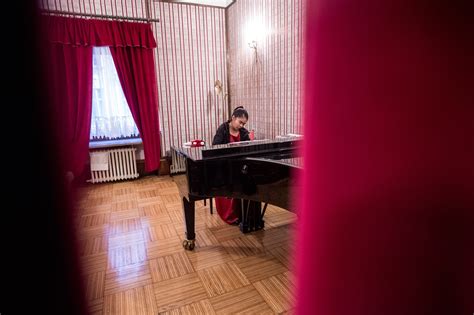 The international chopin piano competition, often referred to as the chopin competition, is a piano competition held in warsaw, poland. Konkurs Chopinowski przełożony. Z powodu koronawirusa