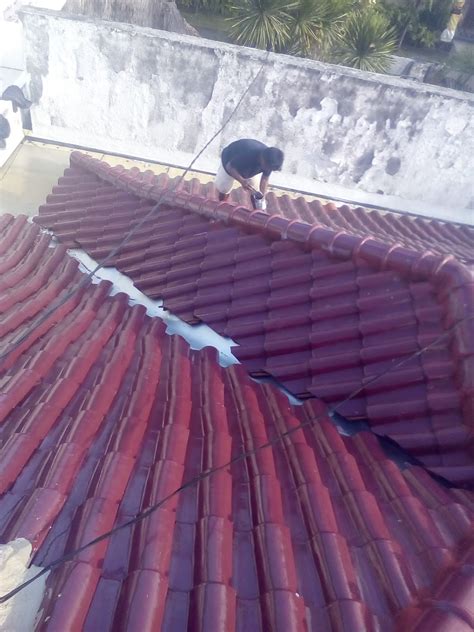 Namun atap seng juga mempunyai kekurangan, salah satu kekurangan atap seng ini jika dipakai lama maka akan menimbulkan kebocoran pada atap seng tersebut. OLX JASA BALI: Tips Atasi Masalah Atap Rumah Bocor