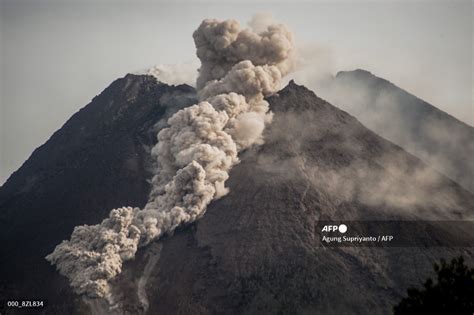 Video Entra En Erupción El Volcán Merapi En Indonesia