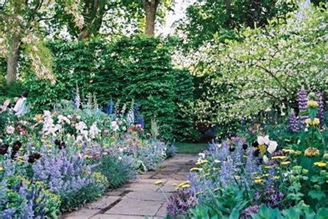 A Blog For Passionate Gardeners With An Emphasis On The Quaint English