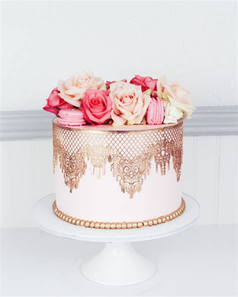 The Gold Lace Makes This Cake So Elegant 😍 Rbaking