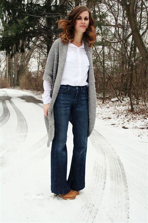 Simple Outfit Idea Grey Cardigan Wide Leg Jeans Clogs Fashion