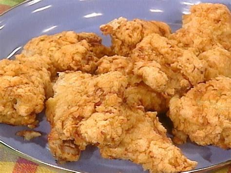 Learn my 3 secrets and get the recipe for the best buttermilk fried chicken. Picnic Basket Buttermilk Fried Chicken Recipe | Food Network