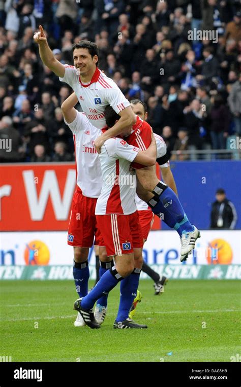 Hamburgs Gojko Kacar Top Celebrates His 5 1 During German Bundesliga