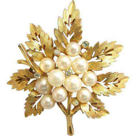 Trifari Gold Tone Leaf And Faux Pearl Pin Faux Pearl Vintage Jewelry Trifari