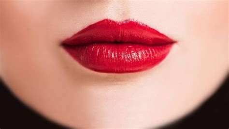 Shiny Red Lips