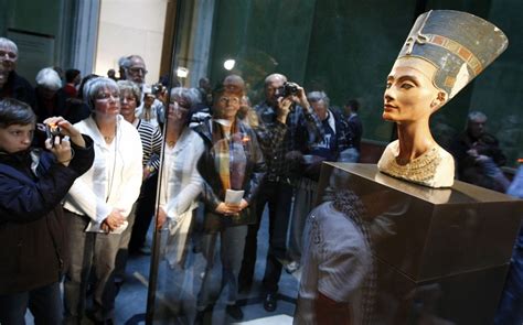 Berlins Nefertiti Trouble Egyptian Official Calls Museum Behavior