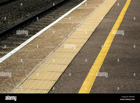 Yellow Safety Line Hi Res Stock Photography And Images Alamy